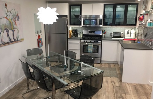 Carbondale Apartment | Newly Restored 2Bedrm, CoolCarbCrib, InTown Convenience, Fenced Yd, Dogs Welcome