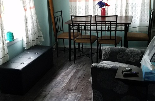 Geneva-on-the-Lake Cottage | Newly updated quiet cozy cottage off the Strip, pet friendly