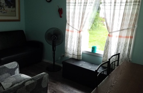 Geneva-on-the-Lake Cottage | Newly updated quiet cozy cottage off the Strip, pet friendly