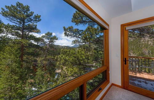 Aspen Brook House | Next to Rocky Mtn Natl Pk Luxury Vacation Home Views & River Spotless [Specials]
