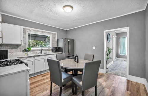 Highland Square House | Nightly Nickel Nest (2BR,1BA) Near Highland Square