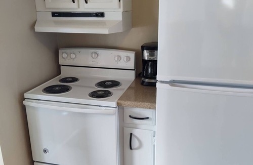 Niles House | Niles Spacious 2-Story Family & Work Haven