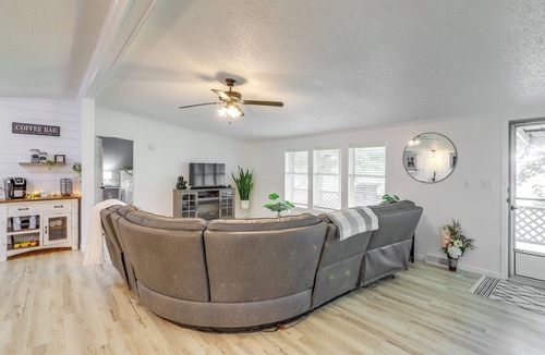 New Haven  Huron County House | North Fairfield Family Home w/Hot Tub & Porch!