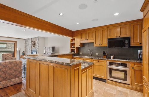 Downtown Condo | North Of Nell, Unit 4n