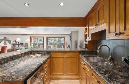 Downtown Condo | North Of Nell, Unit 4n