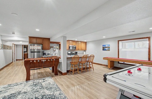 Gleneagle House | Northgate Haven Game Room, Views, Spacious, Modern & Convenient
