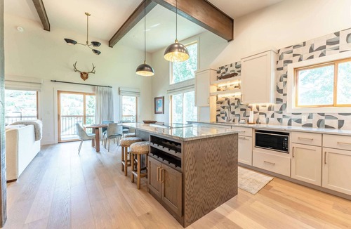 Mount Crested Butte Condo | Oak at Outrun, brand new remodel, fireplace!