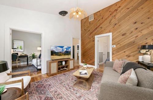Old Town West House | Oak Street Bungalow Walk to Old Town and CSU