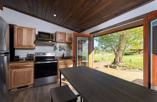 Paonia House | Oakley`s Oasis - Honeymoon Suite