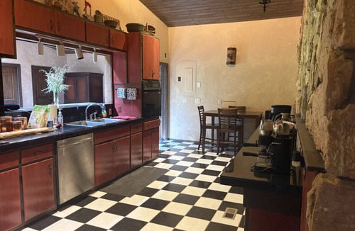 Paonia House | Oakley`s Oasis - Honeymoon Suite