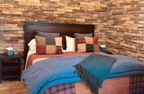 Paonia House | Oakley`s Oasis - Honeymoon Suite