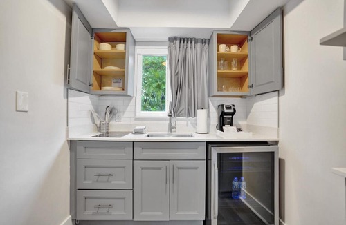 Bermuda Riviera Hotel | Ocean Blvd Double Suite with Kitchenette at The Botanica
