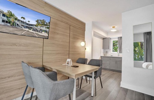 Bermuda Riviera Hotel | Ocean Blvd Double Suite with Kitchenette at The Botanica