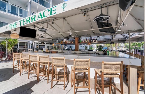Galt Mile Hotel | Ocean Blvd King Suite at Botanica