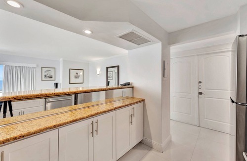 Galt Mile Apartment | Ocean Front 2-bedroom Suite
