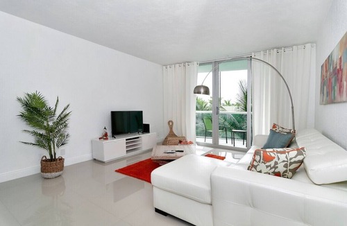 Hollywood South Central Beach Condo | Ocean front condo on Hollywood Beach ! 1 bedroom/3rd floor
