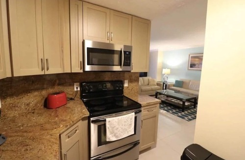 Bermuda Riviera Condo | Ocean Front Resort 7th Floor