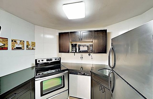 Galt Mile Resort | Ocean Manor Beachfront Resort – 2BR w/Master En-Suite