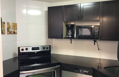 Galt Mile Resort | Ocean Manor Beachfront Resort – 2BR w/Master En-Suite