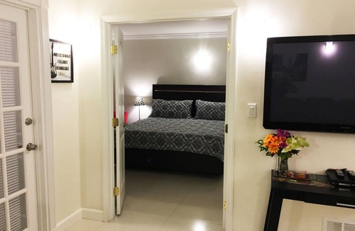 Galt Mile Resort | Ocean Manor Beachfront Resort – 2BR w/Master En-Suite