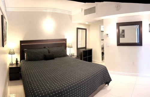 Galt Mile Resort | Ocean Manor Beachfront Resort – 2BR w/Master En-Suite