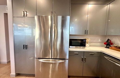 The Strand Apartment | Ocean View Balcony, BBQ, 4 Min Walk to Beach