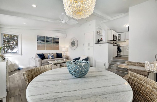 Laguna Beach House | Ocean Views! Detached Villa by Victoria Beach