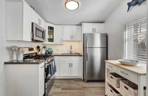 Laguna Beach House | Ocean Views! Detached Villa by Victoria Beach