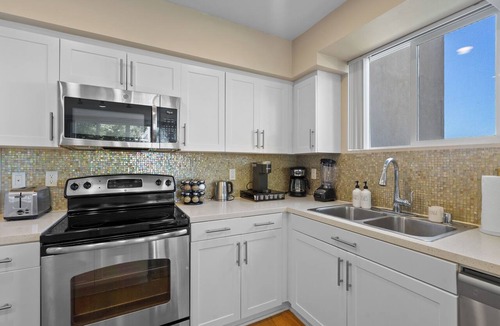 Marina del Rey Apartment | Oceanfront Serenity - 2BR Marina del Rey Luxury Suite PKG & Pool