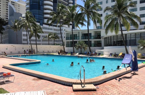 Mid Beach Apartment | Oceanfront Studio Casablanca Miami Beach