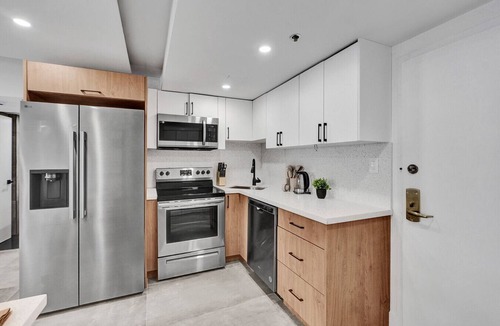 Mid Beach Apartment | Oceanside Paradise Escape/Spacious & Scenic/Resort amenities, Pools, Bar, Sauna 1514