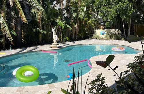 East Fort Lauderdale Villa | Oceanside Mist Apts: Heated Pool , Hot Tub & Tiki Bar!-Rockefeller Suite