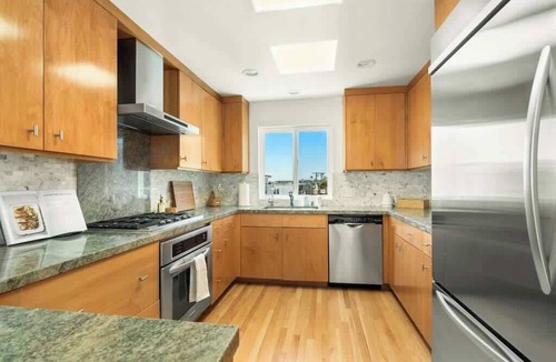 Gas Lamp Section House | Oceanview 3BR | Near Beach | Parking