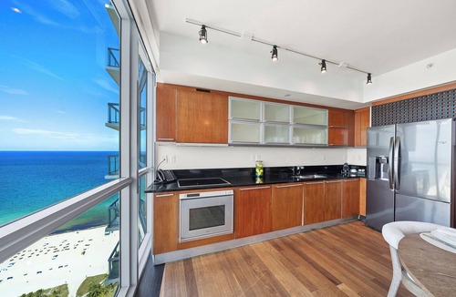 City Center Condo | Oceanview Private Penthouse at The Setai - 3803