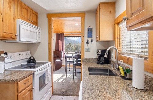 Estes Park Cabin | Odessa Gorge Cabin - 1 bedroom cabin - great views and summer pool