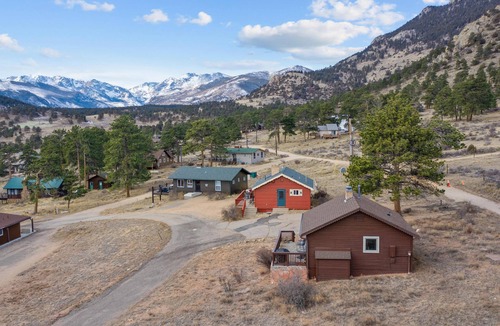 Estes Park Cabin | Odessa Gorge Cabin - 1 bedroom cabin - great views and summer pool