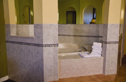 Pompano Beach Resort | OFFICIAL LISTING | Wyndham - Sea Gardens 2 BR w/Pool, Beach, Attractions!