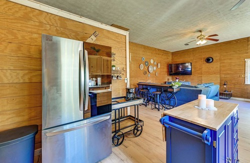 Sycamore Valley Cottage | Ohio Cabin on 23 Acres: Fish, Hunt & Explore!