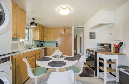 Broadmoor Apartment | Old Broadmoor Condo Private Deck Washer Dryer Unit