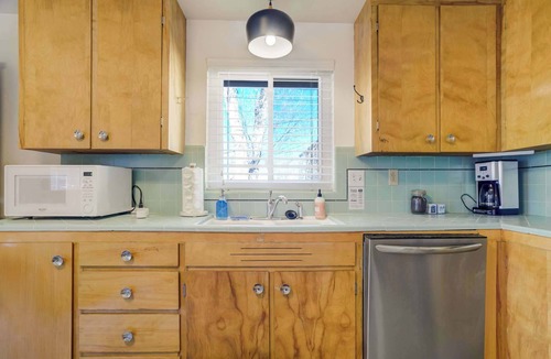 Broadmoor Apartment | Old Broadmoor Condo Private Deck Washer Dryer Unit