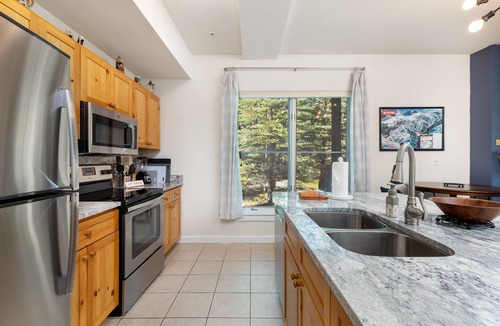 Lakeside Village Condo | On Keystone Lake/Shared Hot Tub/Quick Shuttle Ride to the Lifts