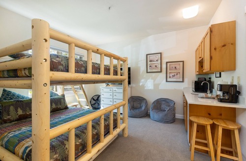 Lakeside Village Condo | On Keystone Lake/Shared Hot Tub/Quick Shuttle Ride to the Lifts