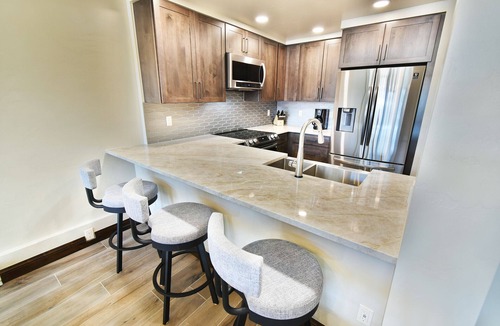 Dillon Condo | On Lake! Updated Penthouse! Pool, Hot Tub, Elevator. Walk to Concerts, Dining