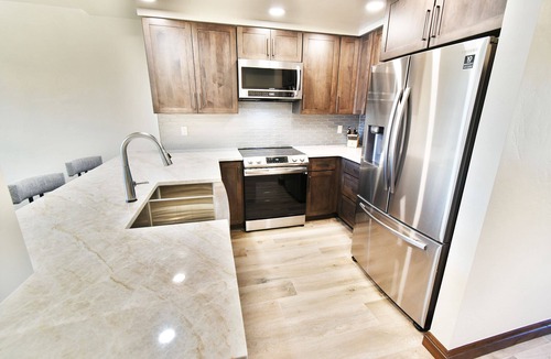 Dillon Condo | On Lake! Updated Penthouse! Pool, Hot Tub, Elevator. Walk to Concerts, Dining