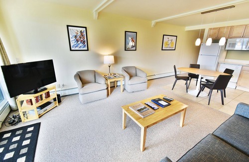 Dillon Condo | On Lake, Views! Walk to Amphitheater, Marina, Dining. End Unit, Deck