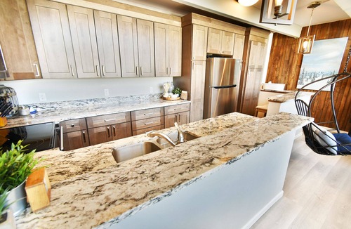 Dillon Condo | On Lake, WOW Views! 4 Kings, Big Deck. Walk to Marina, Concerts, Events