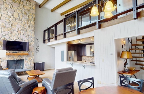 Dillon Condo | On Lake, WOW Views, Big Deck! Walk to Amp, Events, Parks, Marina, Tiki Bar