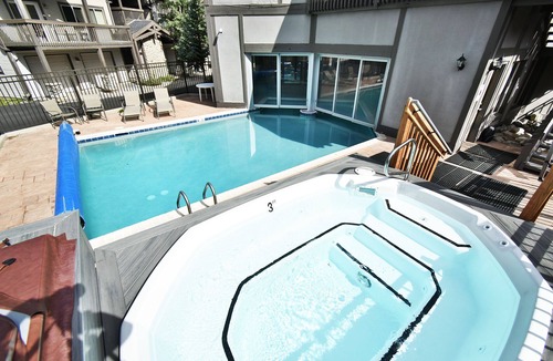 Frisco Condo | On River, Pool, 2 Hot Tubs! Walk to Main St Dining, Shops, Events