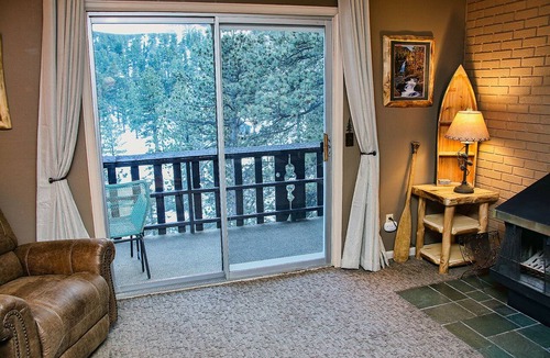 Estes Park Condo | One bedroom condo minutes from National Park, and downtown Estes Park