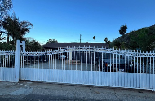 Lakeland Village House | One bedroom w/shared bathroom, WiFi & Amenities in Lake Elsinore Home